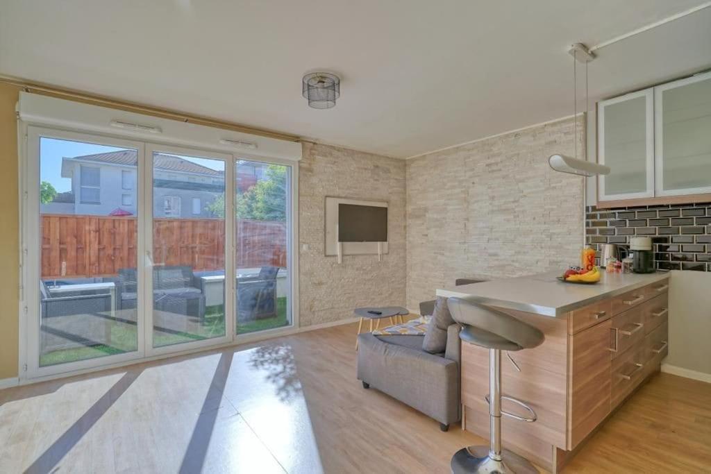 Charmant Studio Avec Terrasse Et Parking Corbeil-Essonnes Εξωτερικό φωτογραφία